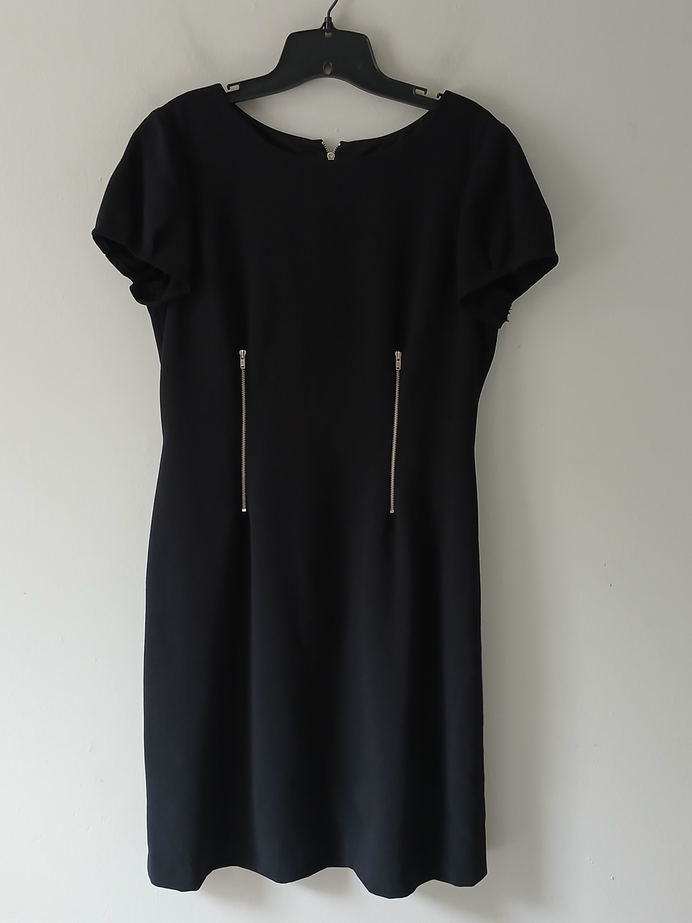 Tahari Arthur S. Levine Size 10 Black Knee Length Pencil Dress Zipper Detail